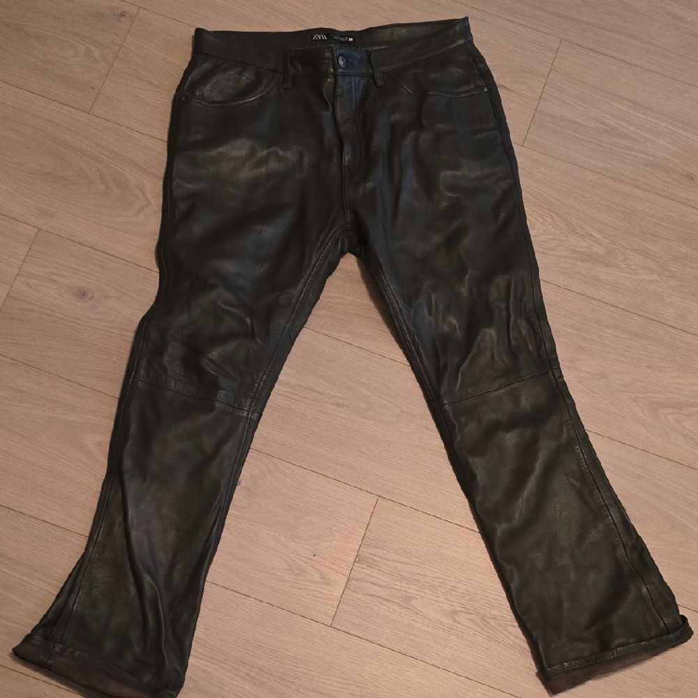 Zara Men's Sleek Black Bootcut Jeans